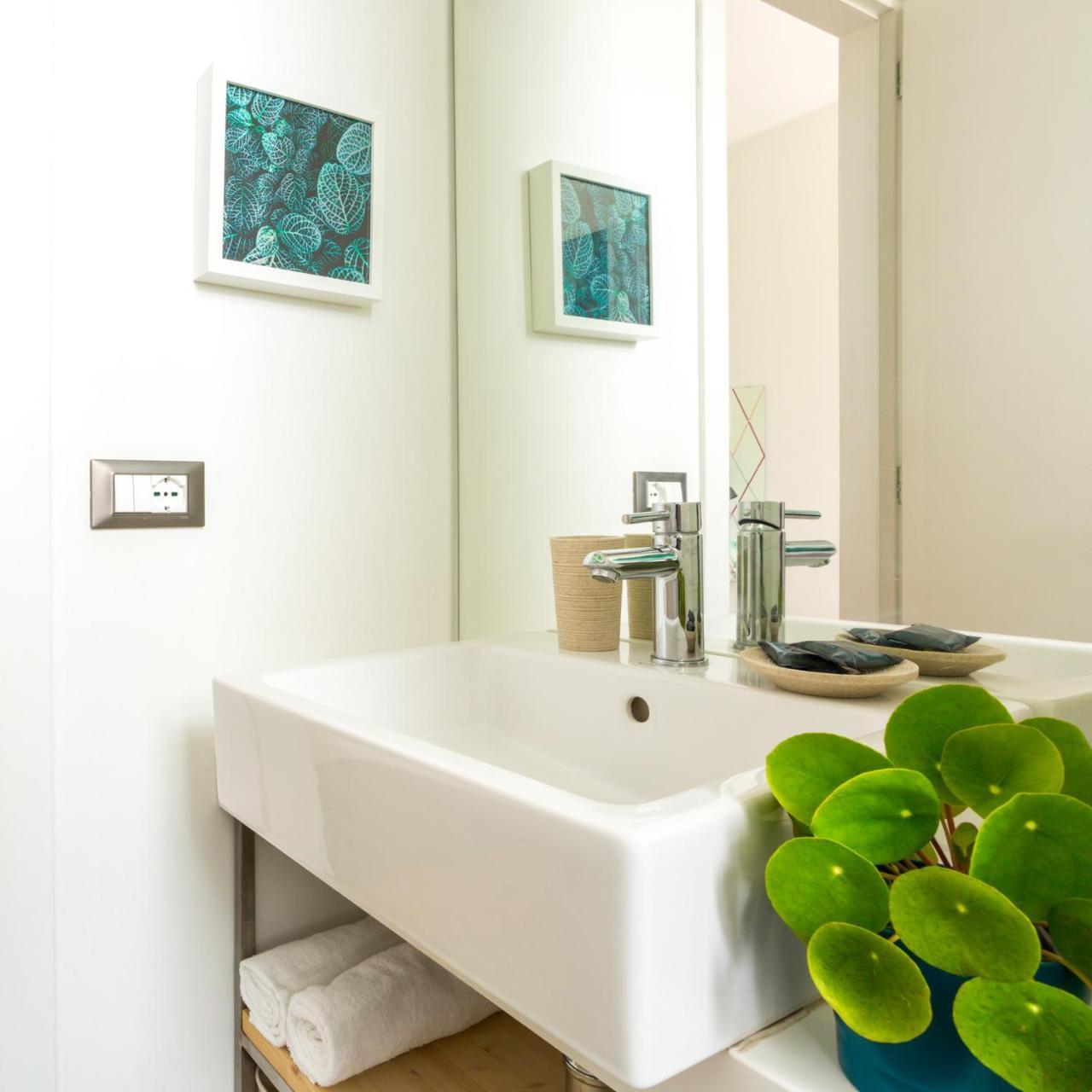 Duomo Views, Light, Jungle-Inspired Studio With Terrace Milano Esterno foto